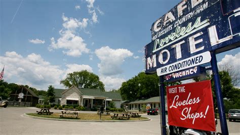 Loveless cafe - The Loveless Cafe is a restaurant in southwest Nashville, Tennessee, on Highway 100 just east of the northern terminus of the Natchez Trace Parkway. It is known for its Southern cooking, especially for its biscuits, fruit preserves, country ham, and red-eye gravy. The establishment has received acclaim … See more